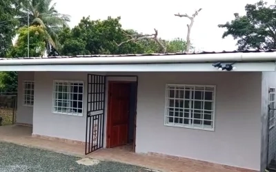 Se vende casa en Las Tablas – Santa Isabel, terreno en esquina de 390 m²